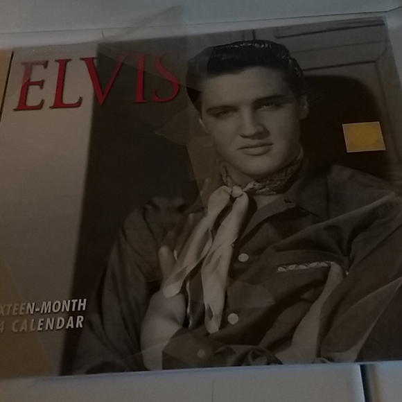 Four new Elvis Presley 16 month calendars - Picture 4 of 5